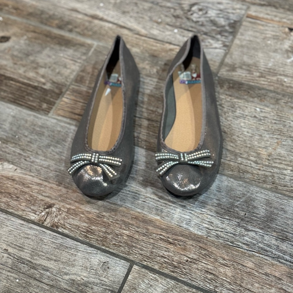 Metallic Flats​ - Picture 2 of 8